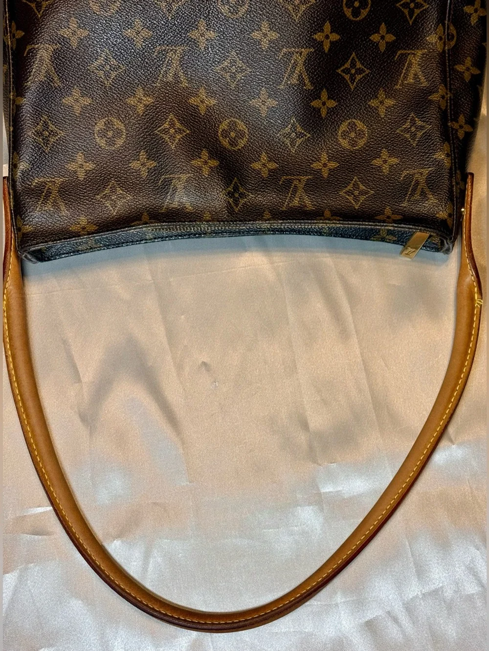 Louis Vuitton Looping MM – Monogram Canvas – Authenticated with LV Dustbag - Picture 8 of 15